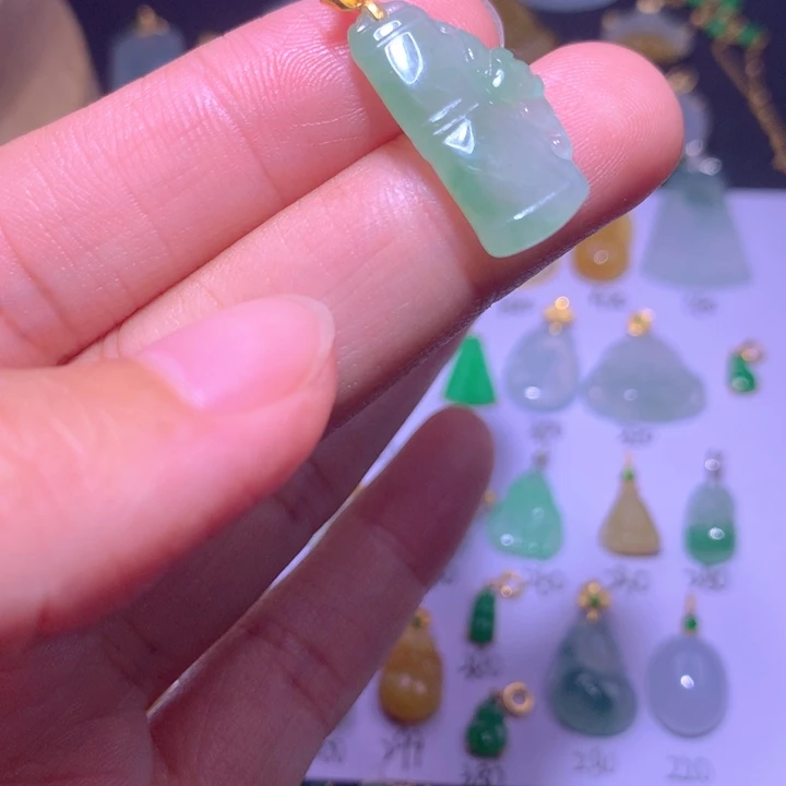 颈饰18K金镶嵌翡翠翡翠