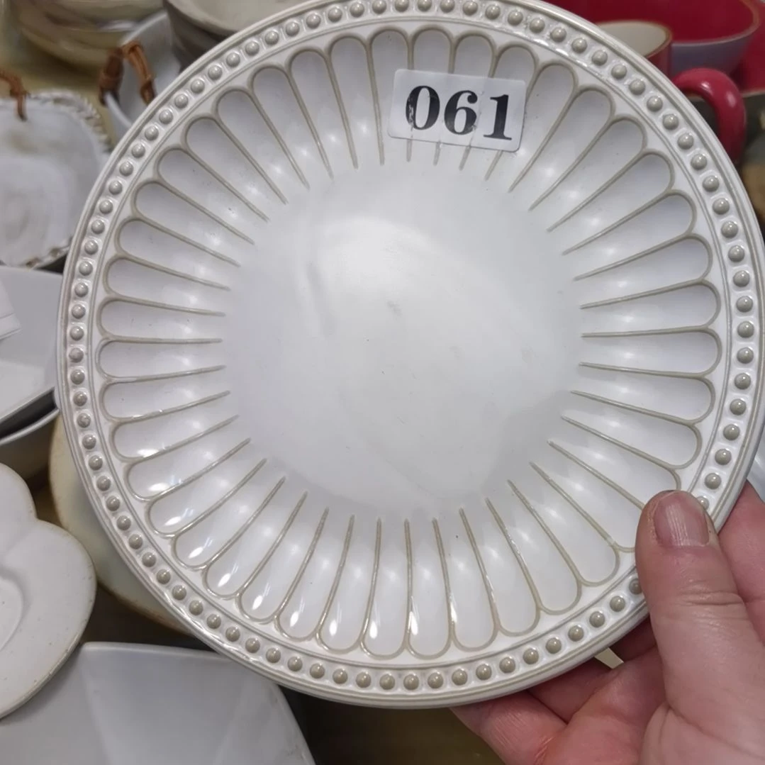 瓷片微瑕珠点八寸浅盘三个一组有黑线接受再拍