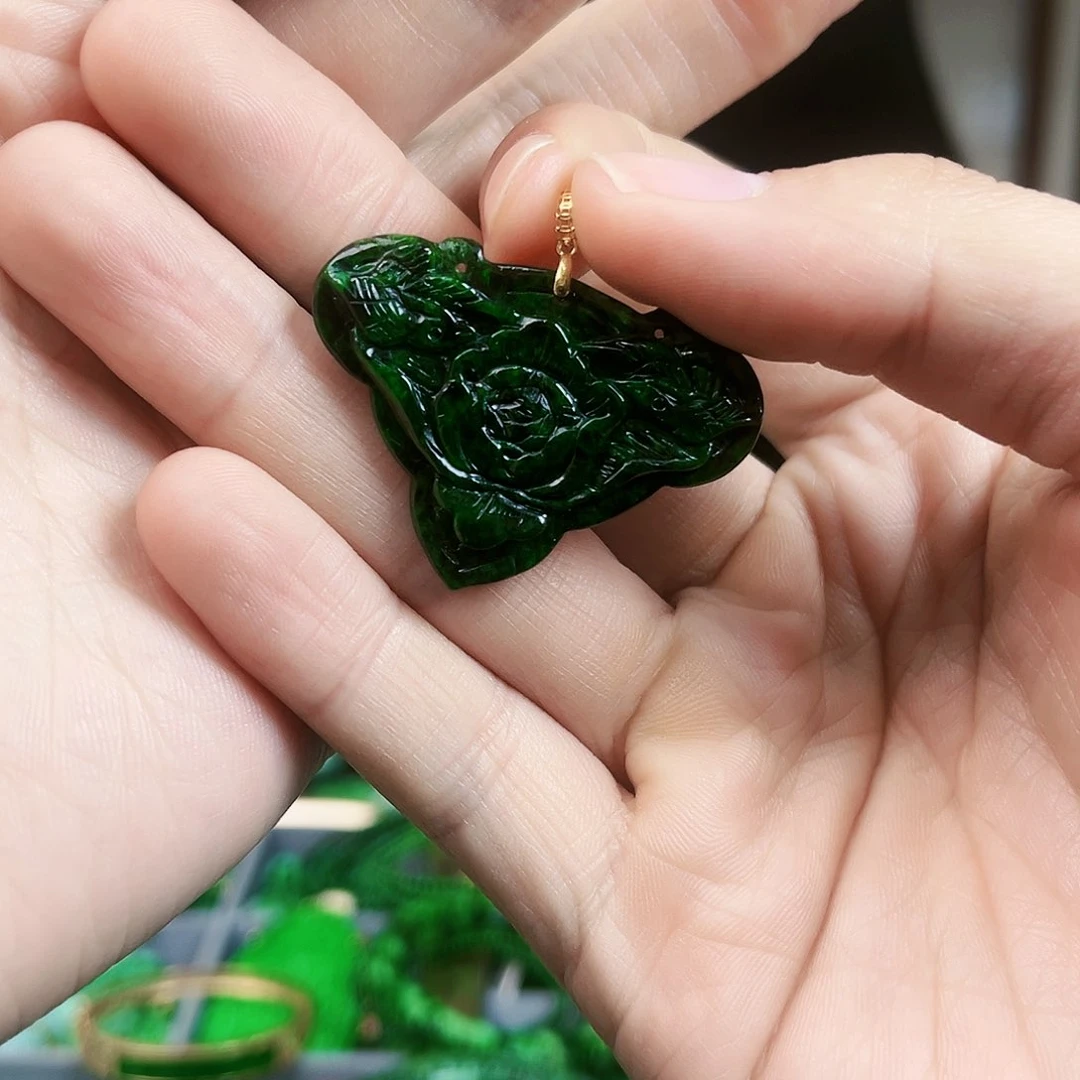 翡翠颈饰18K金镶嵌吊坠