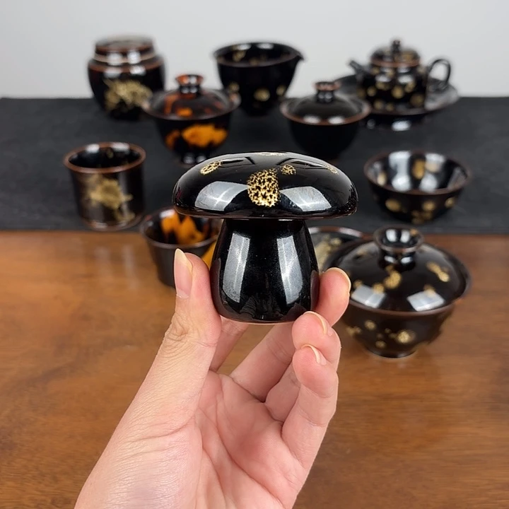 瓷点彩鹧鸪斑蘑菇盖置