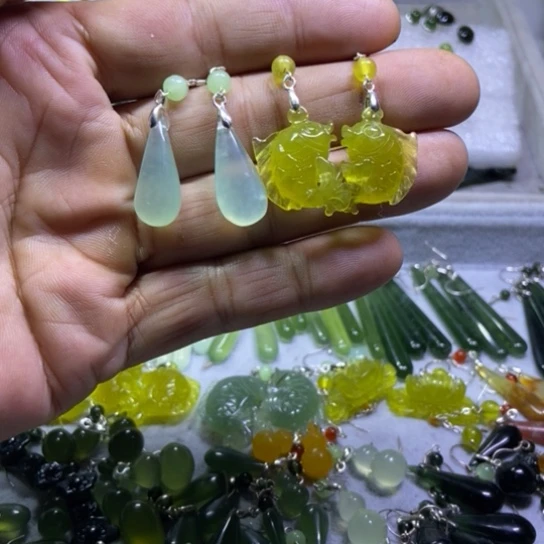 银S925镶嵌蛇纹石玉耳坠