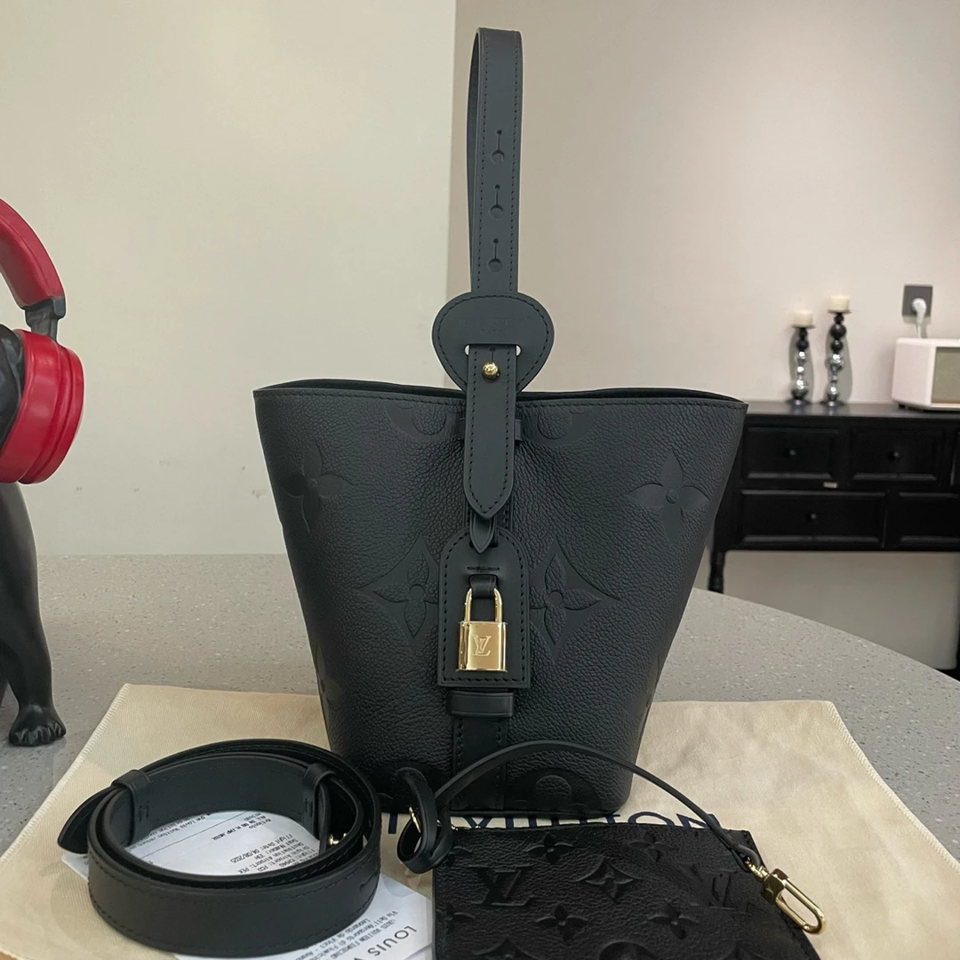 未使用 LouisVuitton/路易威登 黑色全皮all in bb单肩斜挎包