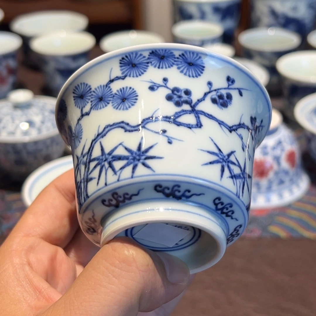 精品青花松竹梅马蹄杯口径约8厘米