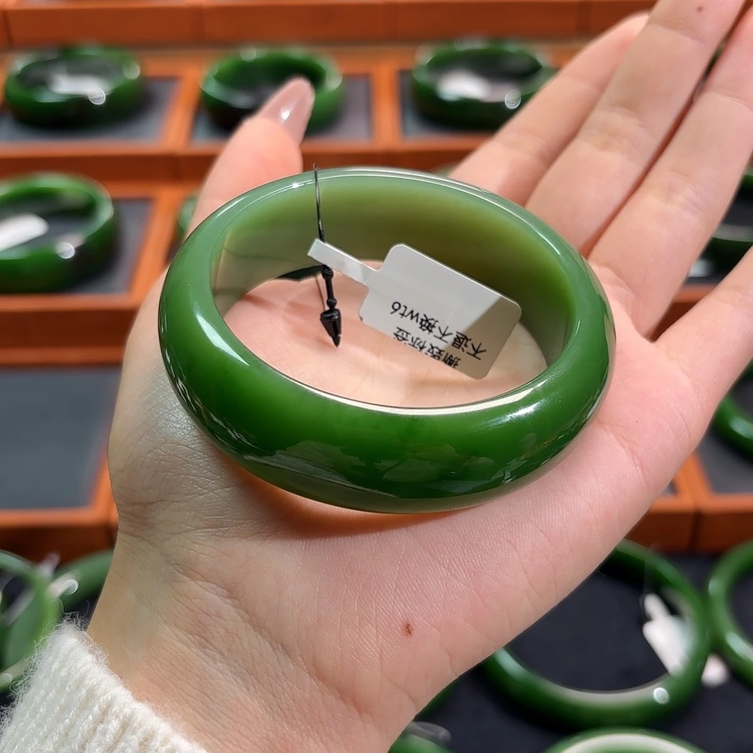 和田玉（碧玉）未镶嵌手镯白加绿5657