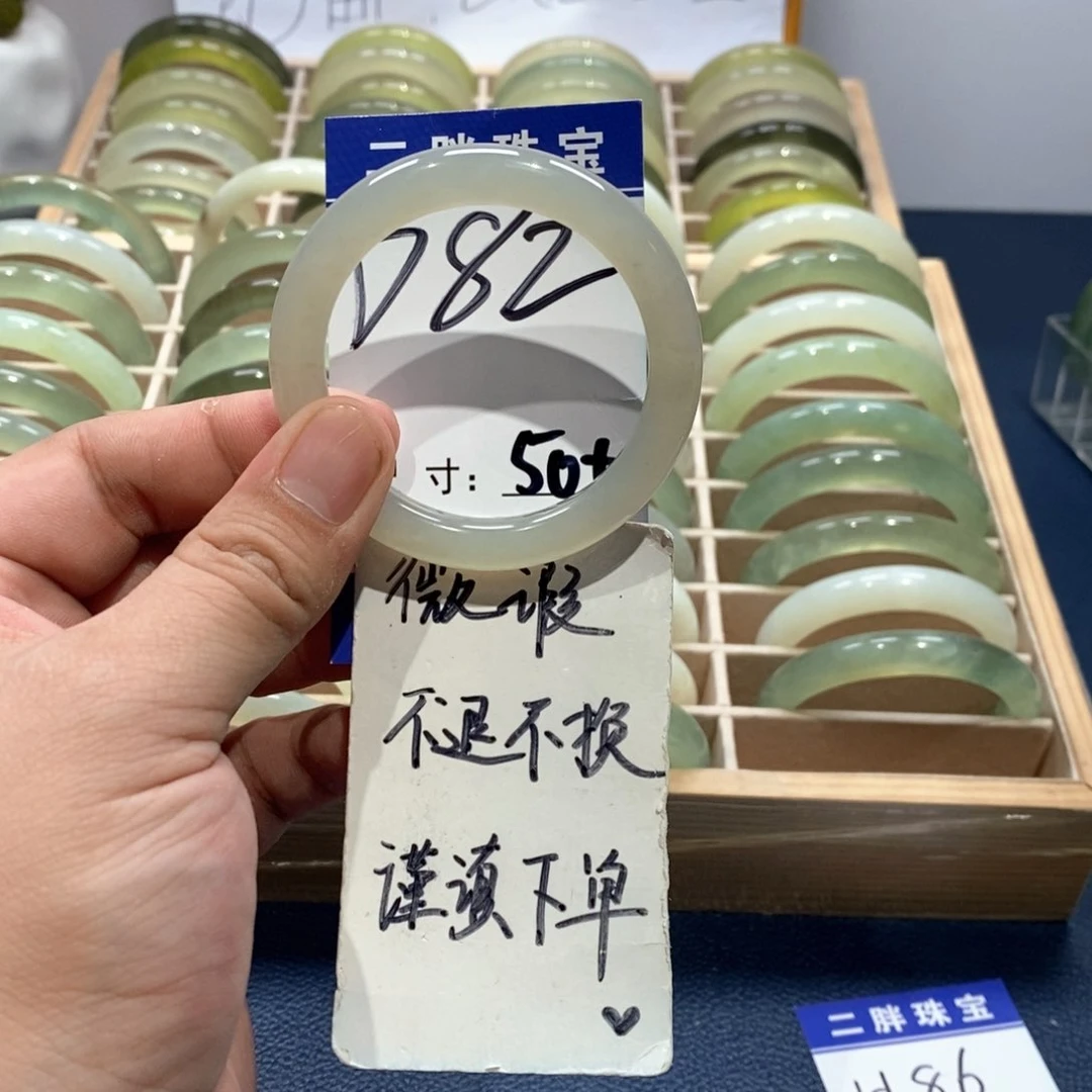 岫玉手镯未镶嵌手镯