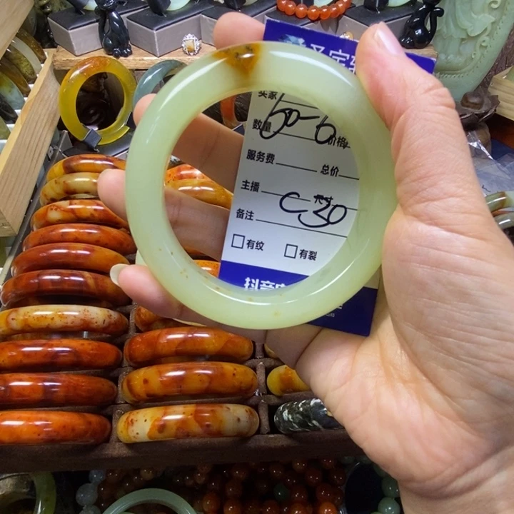 ت****蛇纹石玉未镶嵌手镯