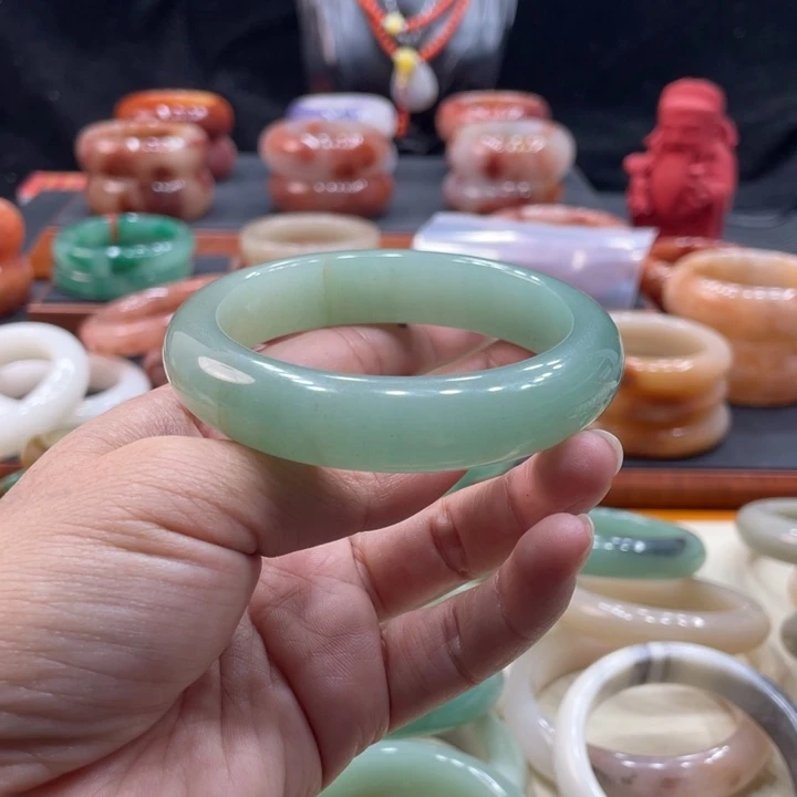 晨***荷石英质玉钛钢珠宝奇石