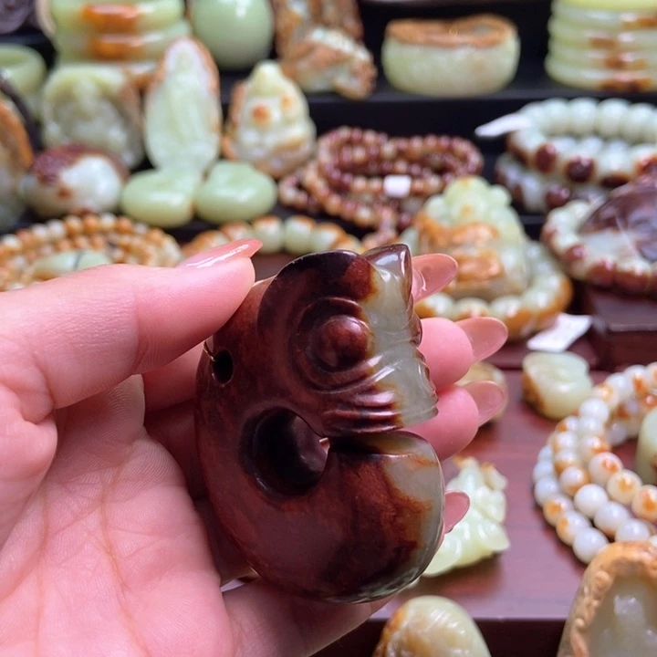 未镶嵌岫岩河磨玉（透闪石质玉）把件