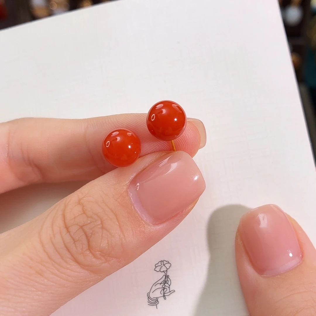 18K金镶嵌南红玛瑙耳饰