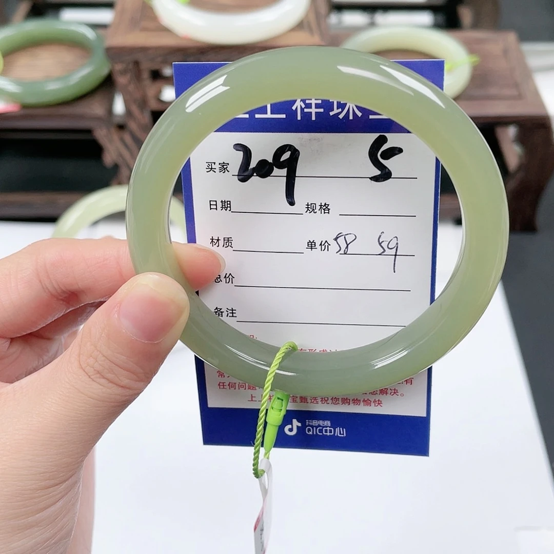 未镶嵌手镯和田玉