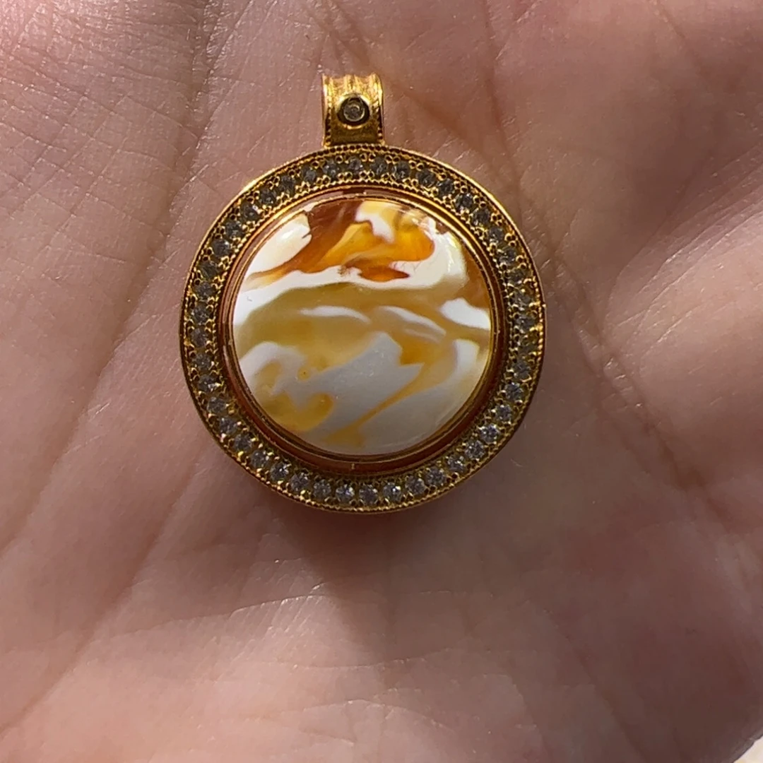 琥珀未镶嵌珠宝奇石沁色金瓷白溶洞吊坠