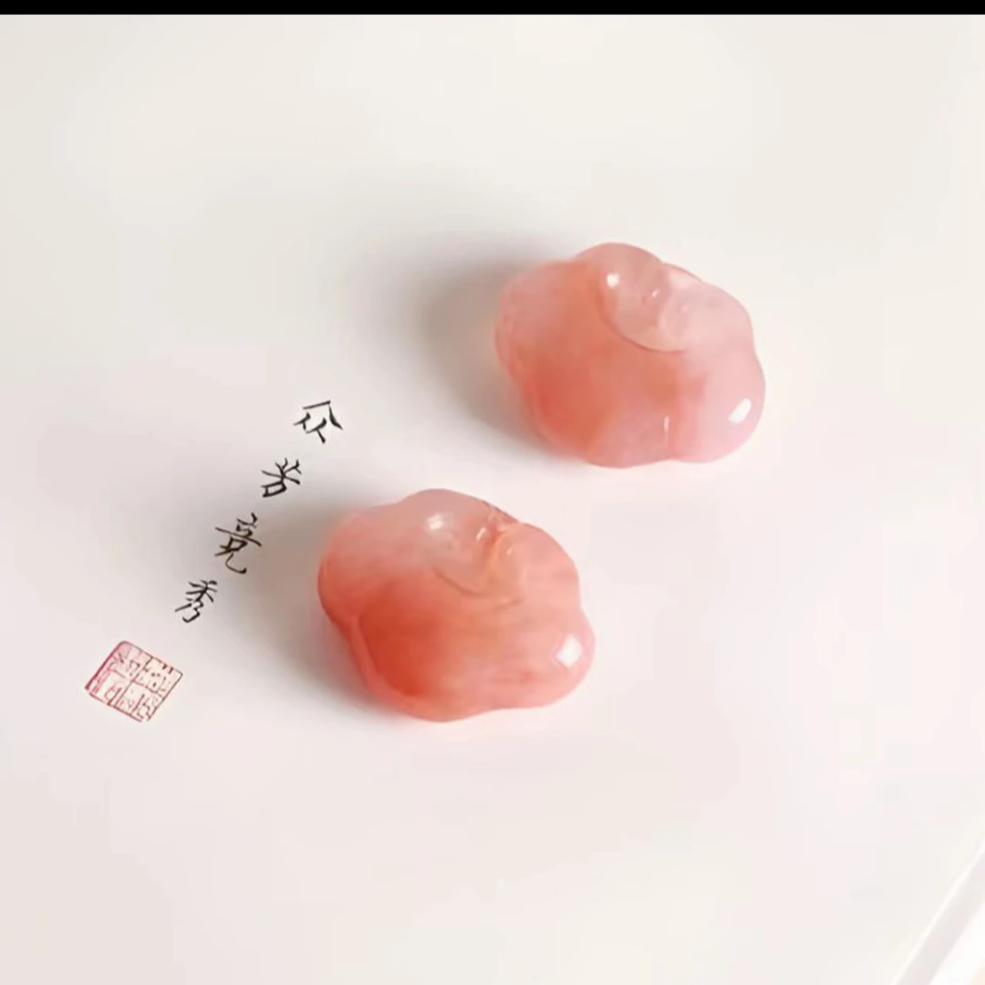 祥云如意锁金丝玉桃花酿卡28mm女生精美时尚吊坠（多样性拍一发一）