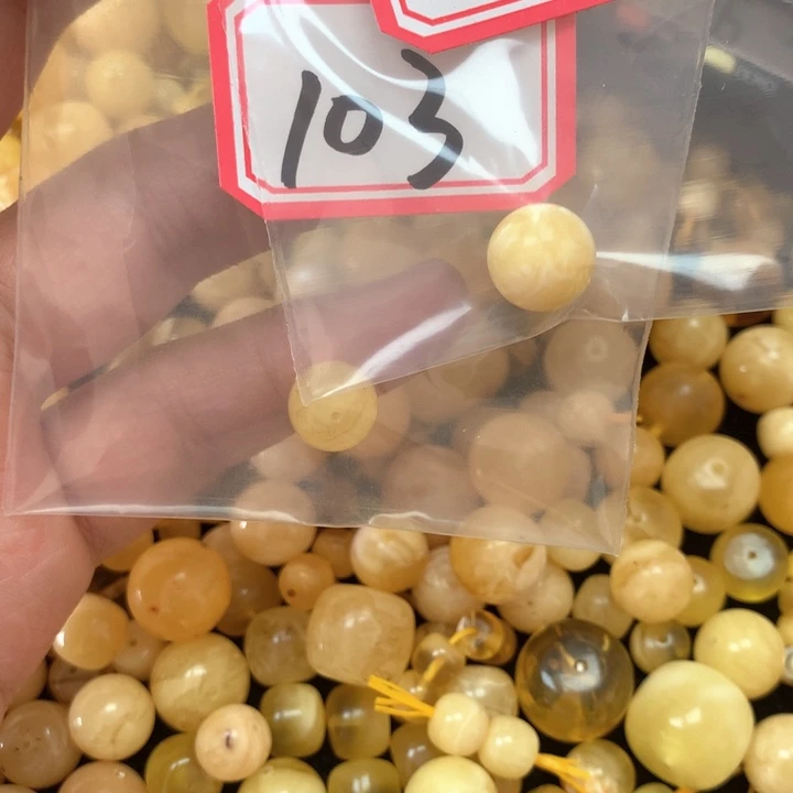 裸石琥珀未镶嵌?****?瑕疵