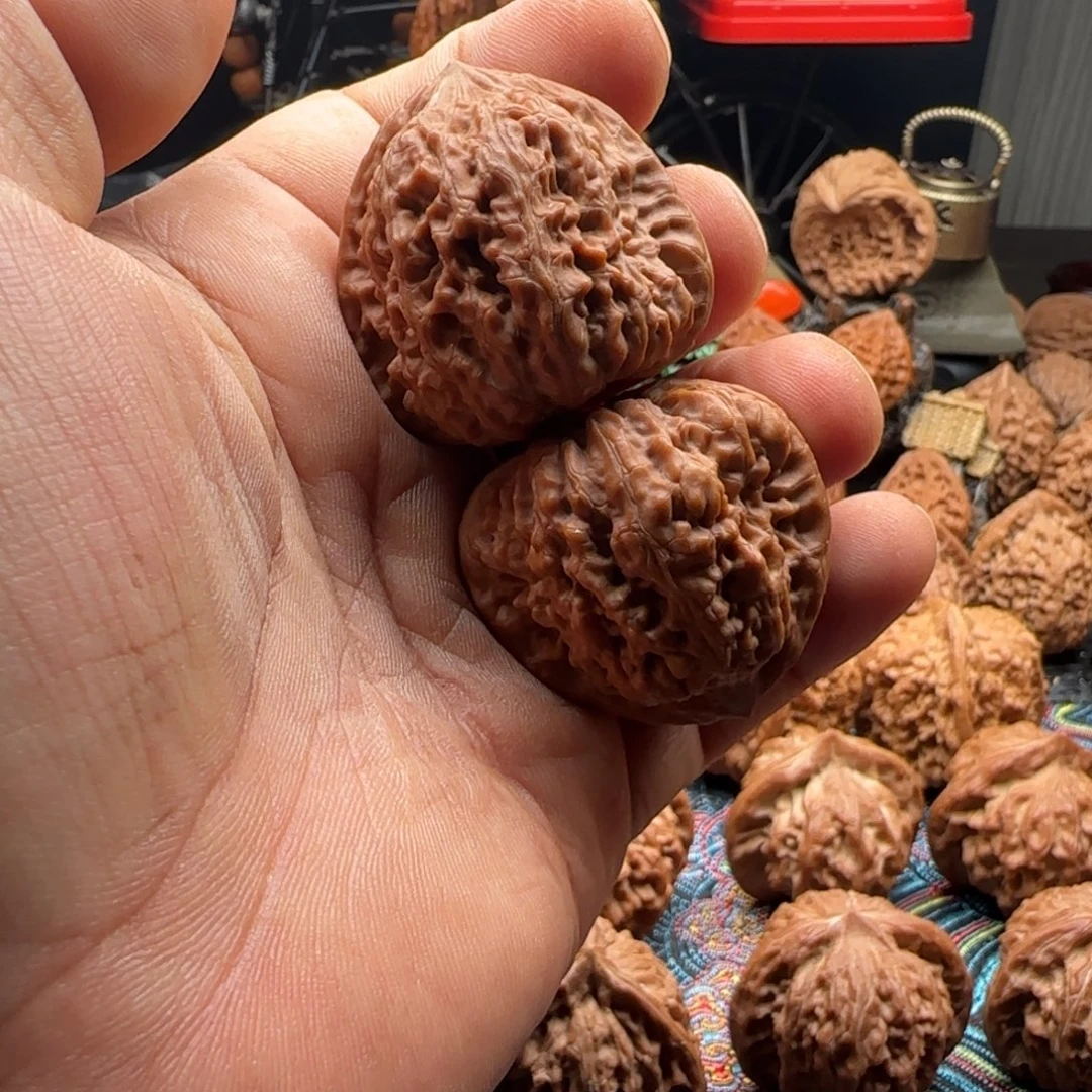 把件文玩核桃全品三角平谷凹底39