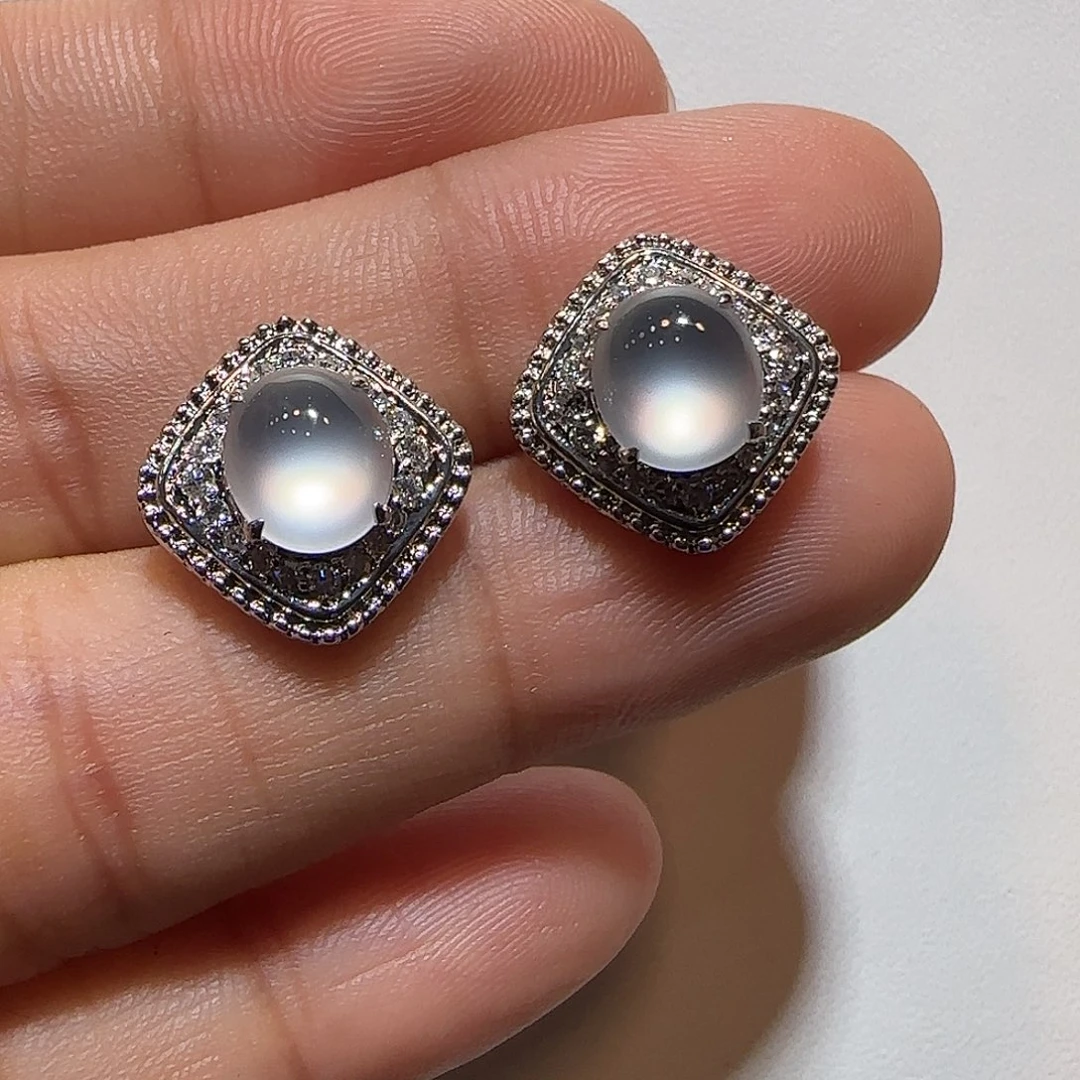 翡翠18K金镶嵌耳钉蛋面