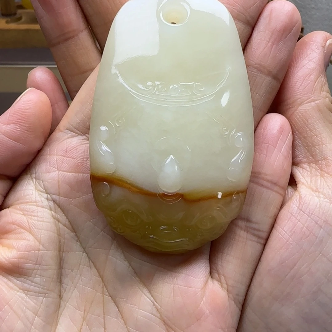 清***.蛇纹石玉未镶嵌颈饰