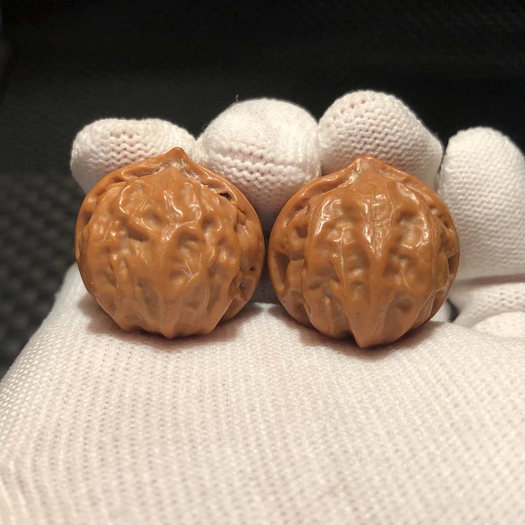 矮壮磨盘小荔枝手捻核桃