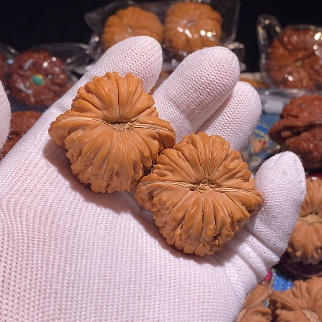 卡***）文玩核桃吊坠楼子