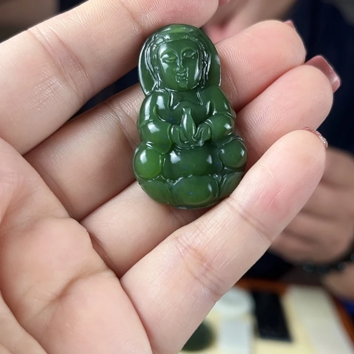 颈饰未镶嵌和田玉（碧玉）
