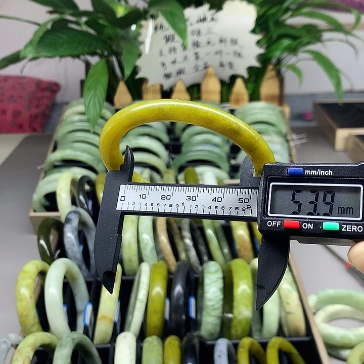 未镶嵌蛇纹石玉手镯111