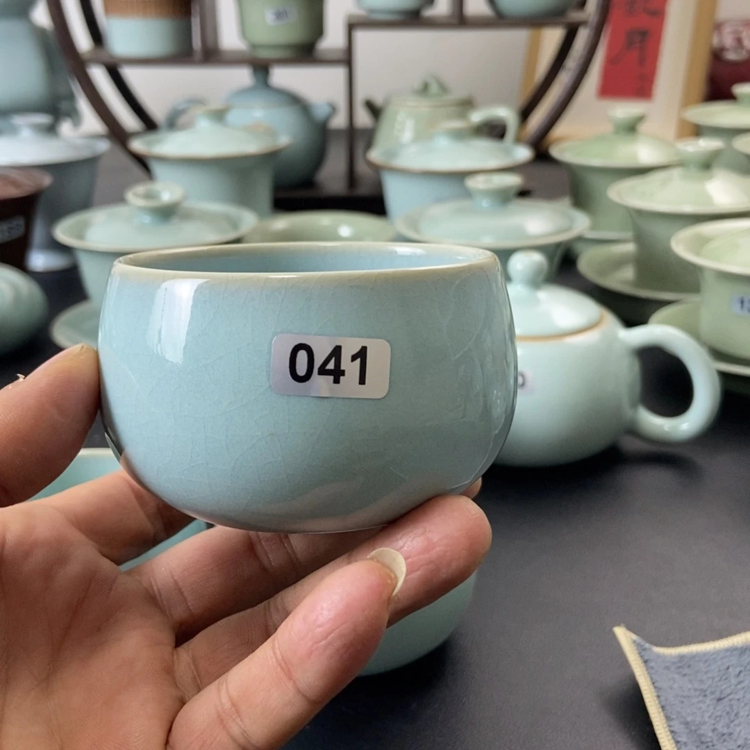 梦***我微瑕天青釉手工佛肚杯