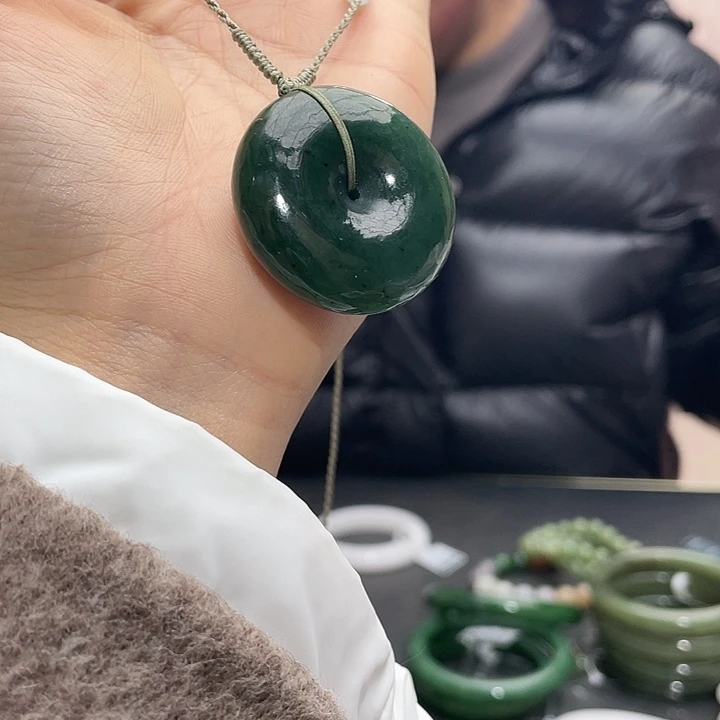 和田玉未镶嵌颈饰环骨扣