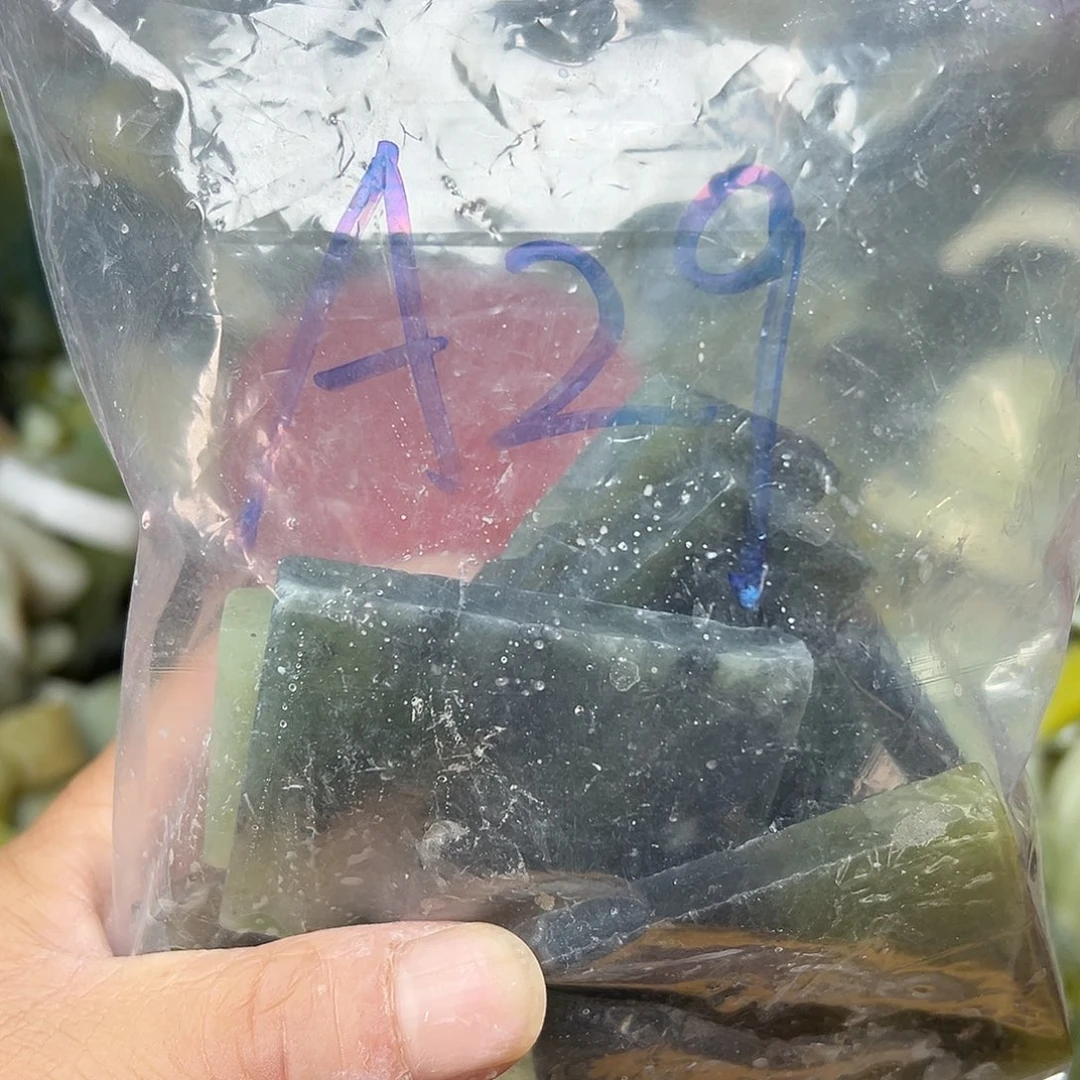 小***哎蛇纹石玉未镶嵌鱼缸石 盆景石