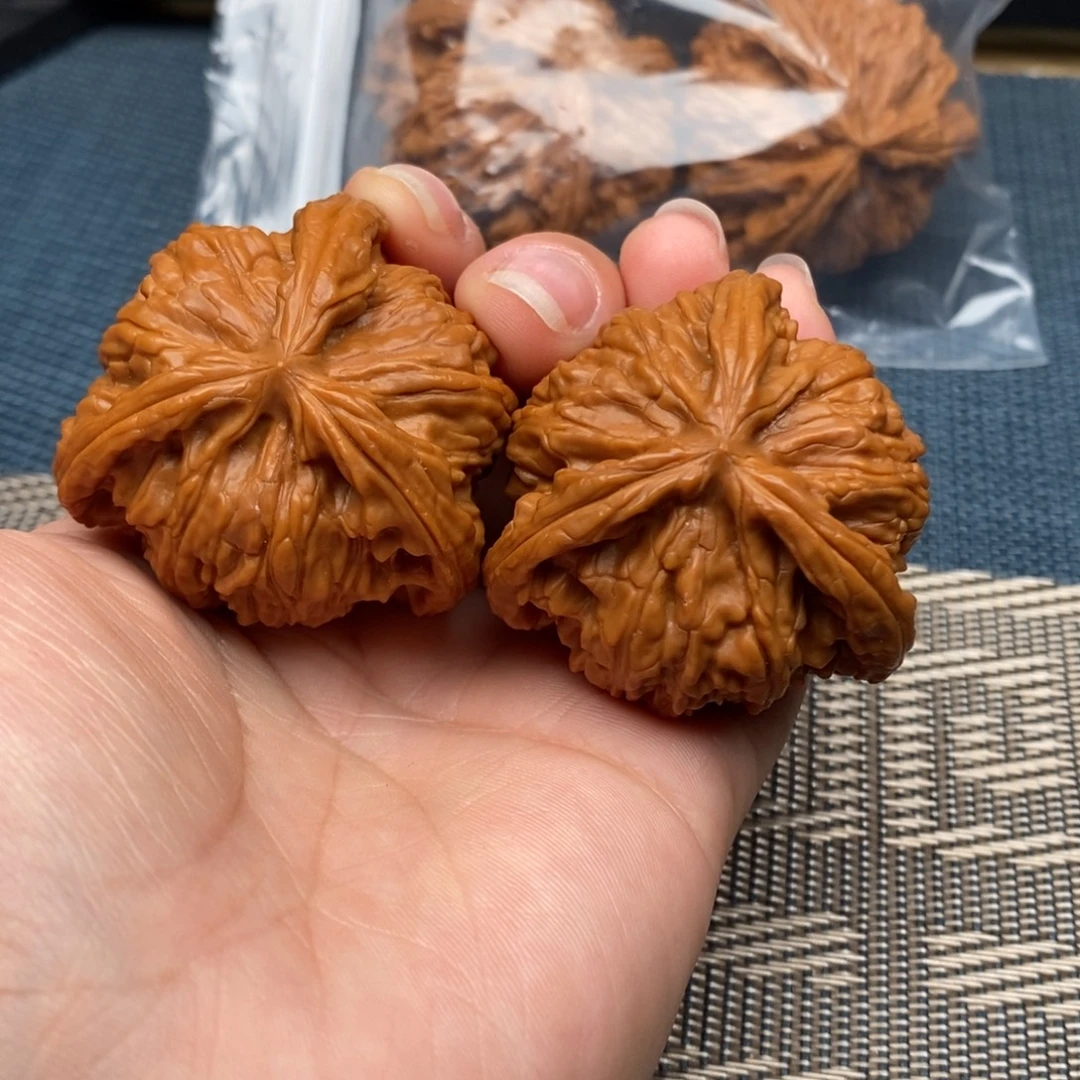 稳***哥文玩核桃吊坠三棱