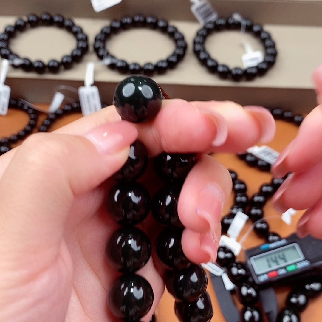 秋***潇颈饰未镶嵌和田玉