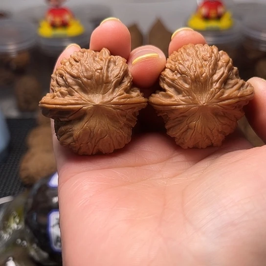 红皮小众磨盘核桃核桃