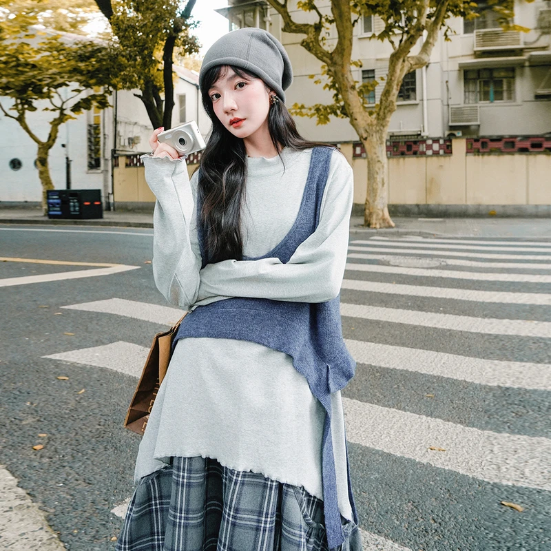 2025秋季新款时尚叠穿上衣针织背心马夹灰色打底呢料半身裙三件套