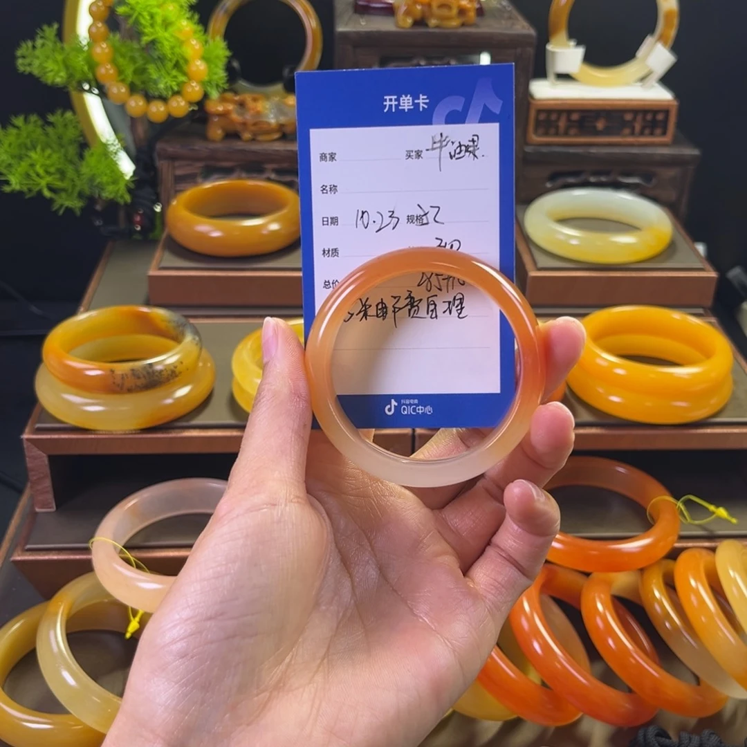 未镶嵌手镯石英质玉牛****?