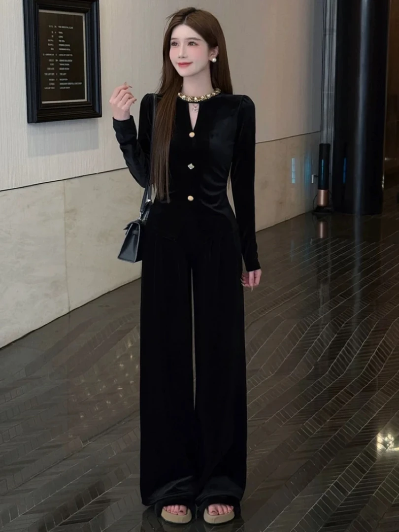 冬季丝绒钉珠一整套女款2025新款闪钻圆领上衣+高腰阔腿裤套装