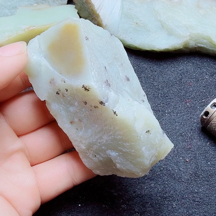 未镶嵌和田玉（糖玉）珠宝半成品