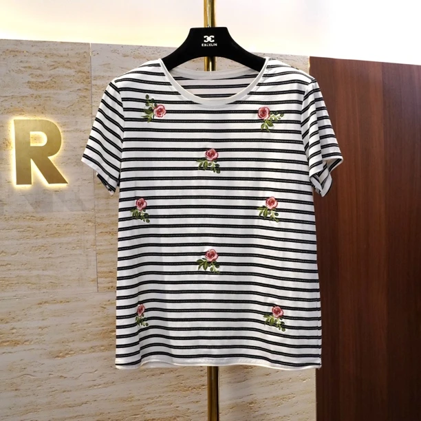 【条纹小玫瑰刺绣短袖圆领】夏季时髦显瘦减龄重工短袖T恤女式上衣