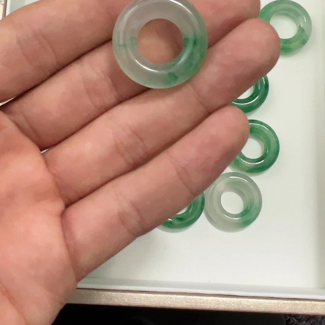 石英质玉颈饰未镶嵌Y***?