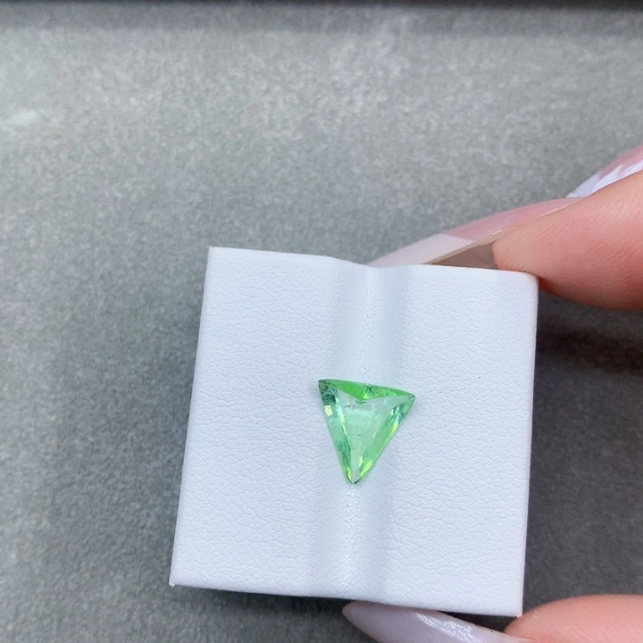帕拉依巴碧玺珠宝半成品未镶嵌星*花天然帕拉伊巴1.56ct