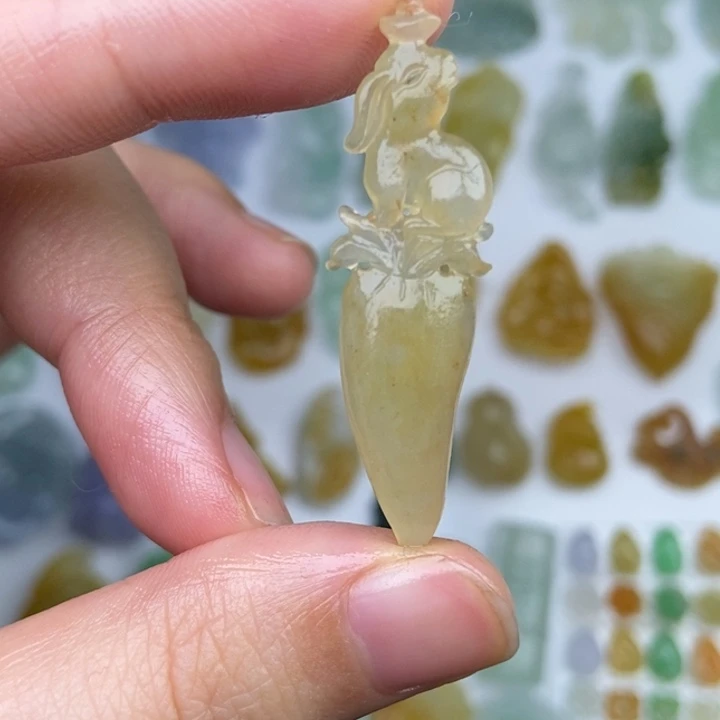 定制翡翠未镶嵌兔