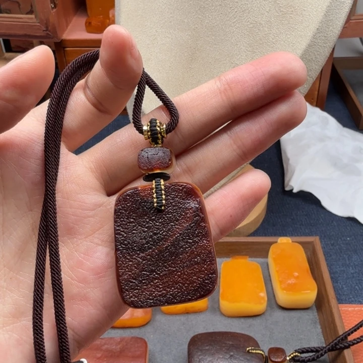 蜜蜡未镶嵌吊坠(赠链)