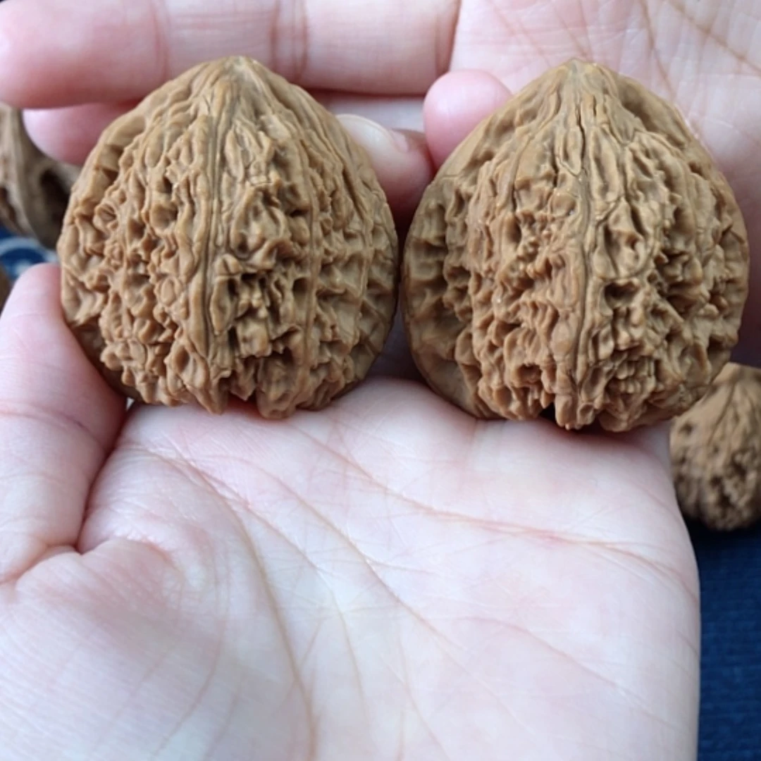 【闪购商品】把件文玩核桃毛*蛋南疆石