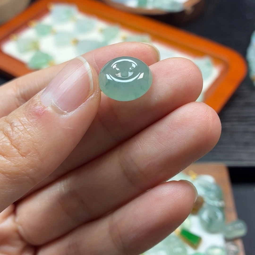 翡翠未镶嵌颈饰平安扣