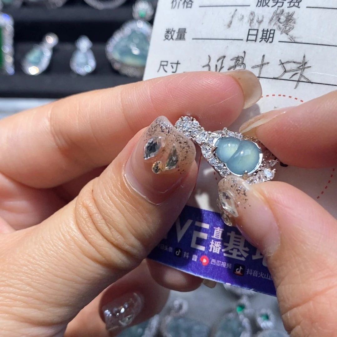 翡翠颈饰未镶嵌翡翠