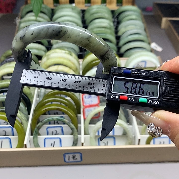 未镶嵌蛇纹石玉手镯37