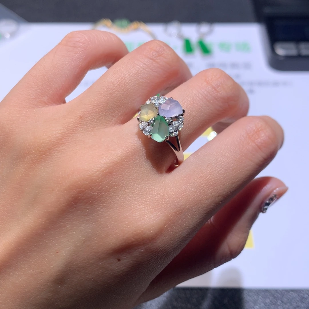 翡翠18K金镶嵌挂件