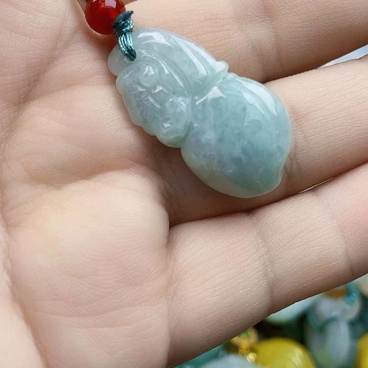 翡翠未镶嵌颈饰好