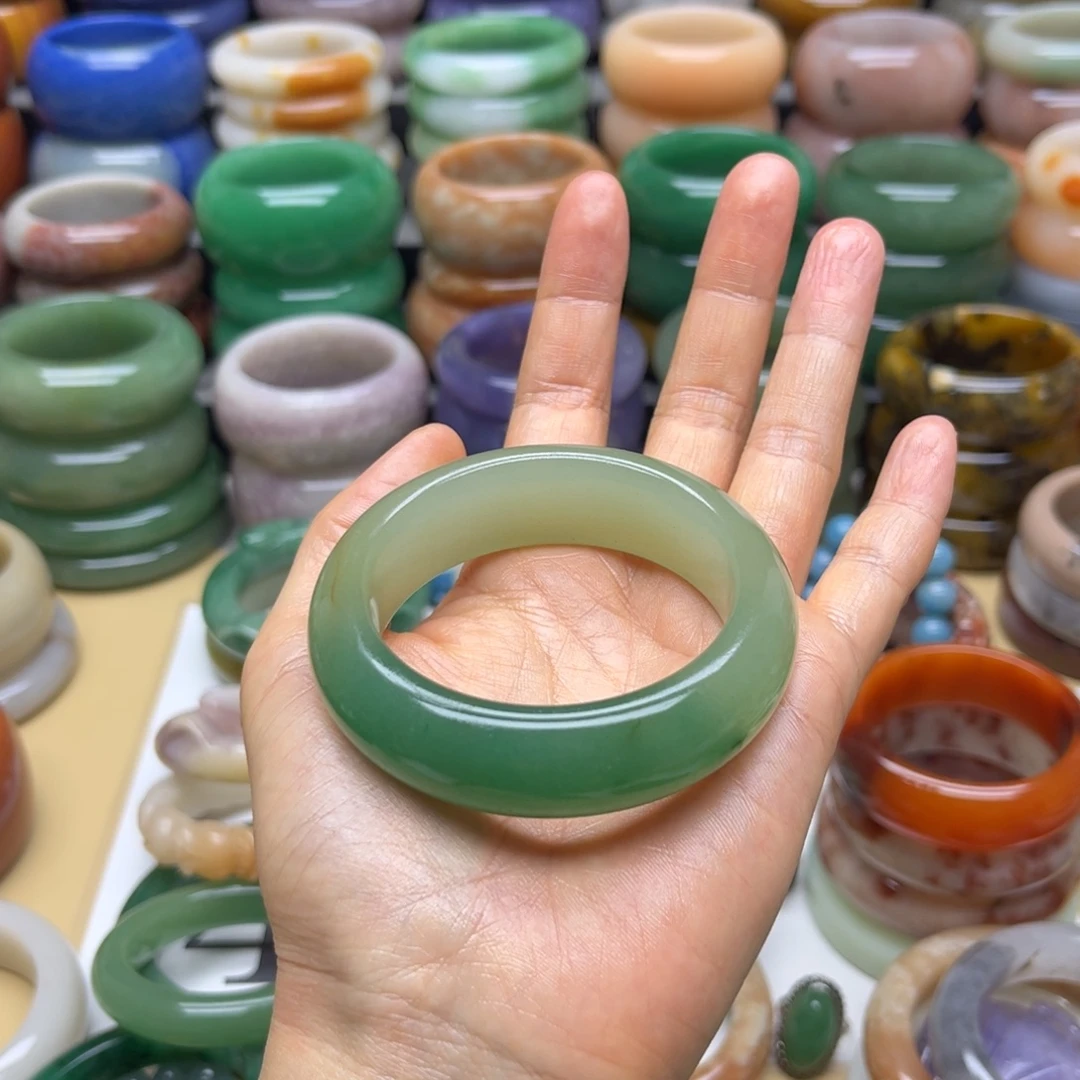 清***、石英质玉未镶嵌手镯