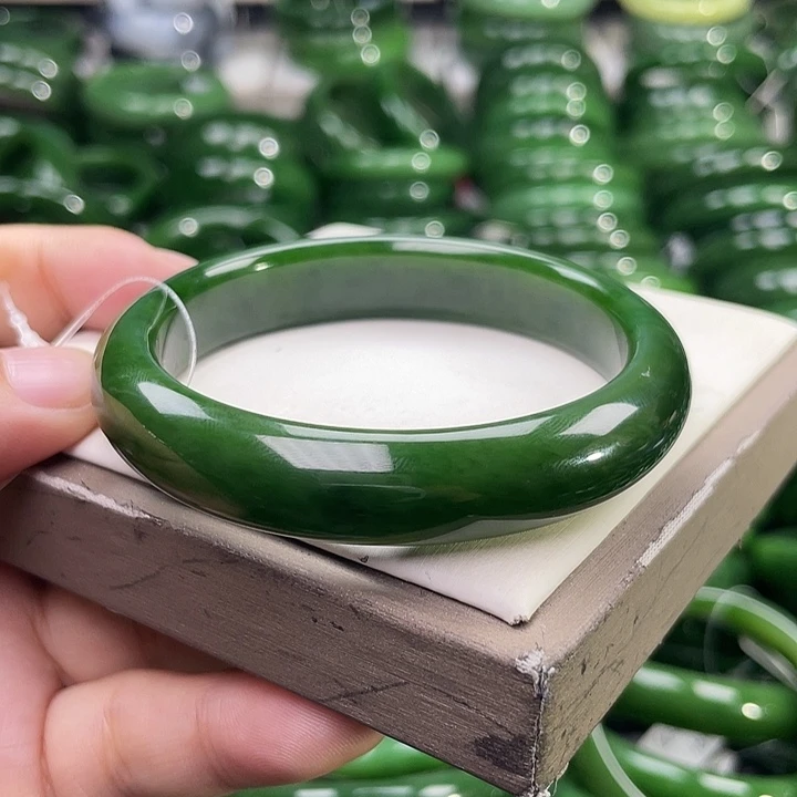 未镶嵌手镯和田玉（碧玉）