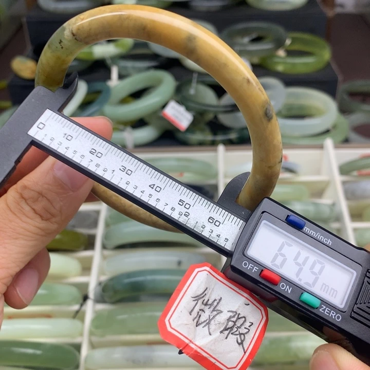 蛇纹石玉未镶嵌手镯2