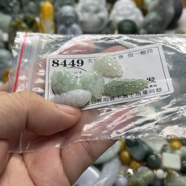 翡翠未镶嵌颈饰8449