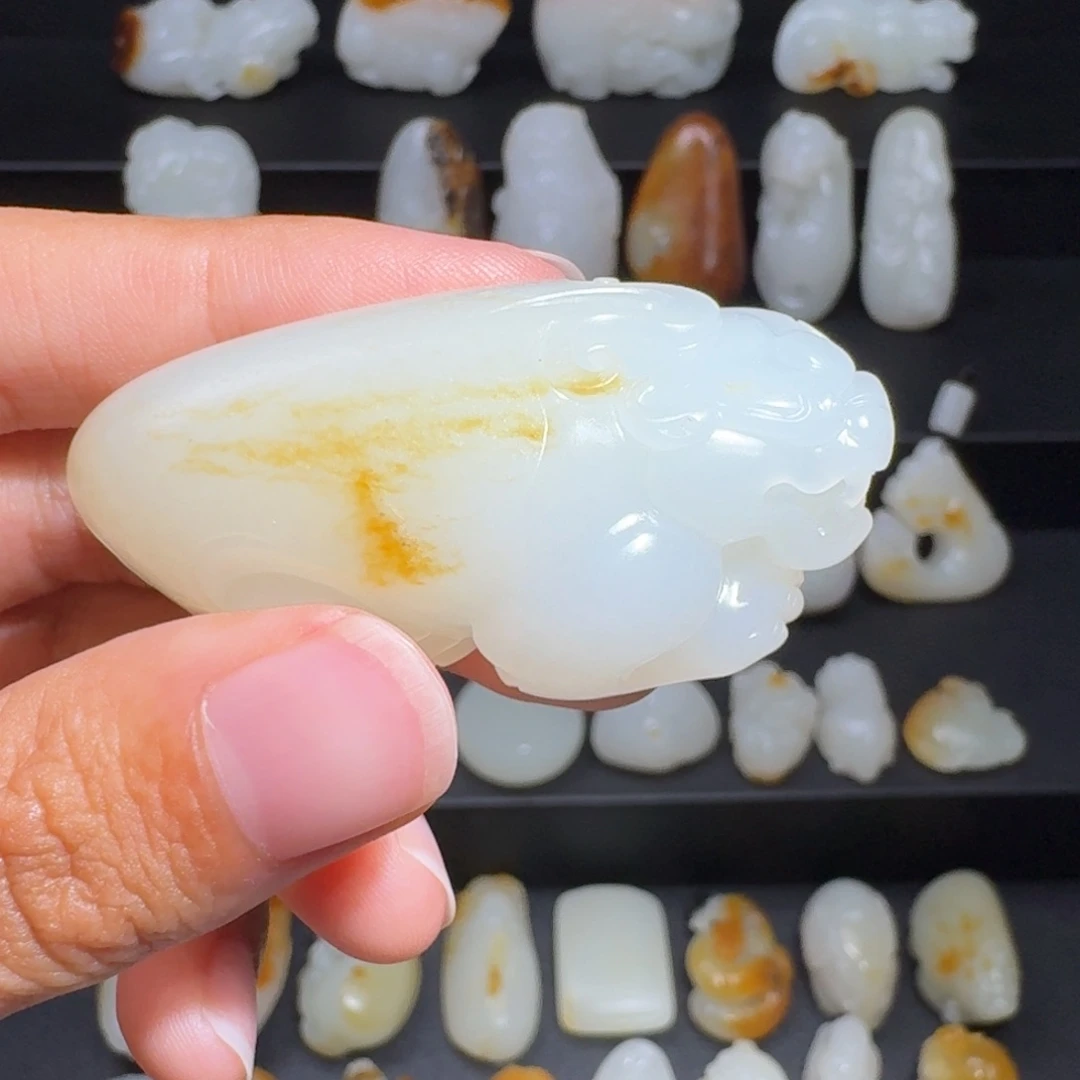 和田玉（子料）未镶嵌颈饰。****.